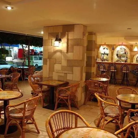 Otel Carina 2*