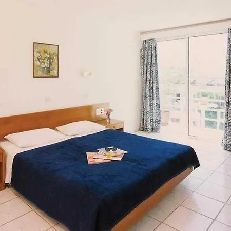 Otel Carina 2*